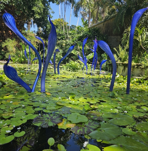 Meet your Posher, Stephanie - Picture 1 of 3